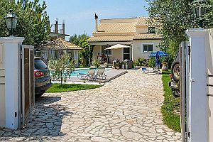 corfu villa met zwembad voor 8 personen
