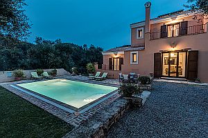 corfu villa met zwembad voor 8 personen