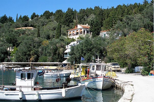 paxos vakantiewoning title=appartement boven de kade van Lakka