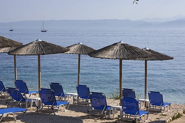 appartement met zeezicht bij het strand op paxos